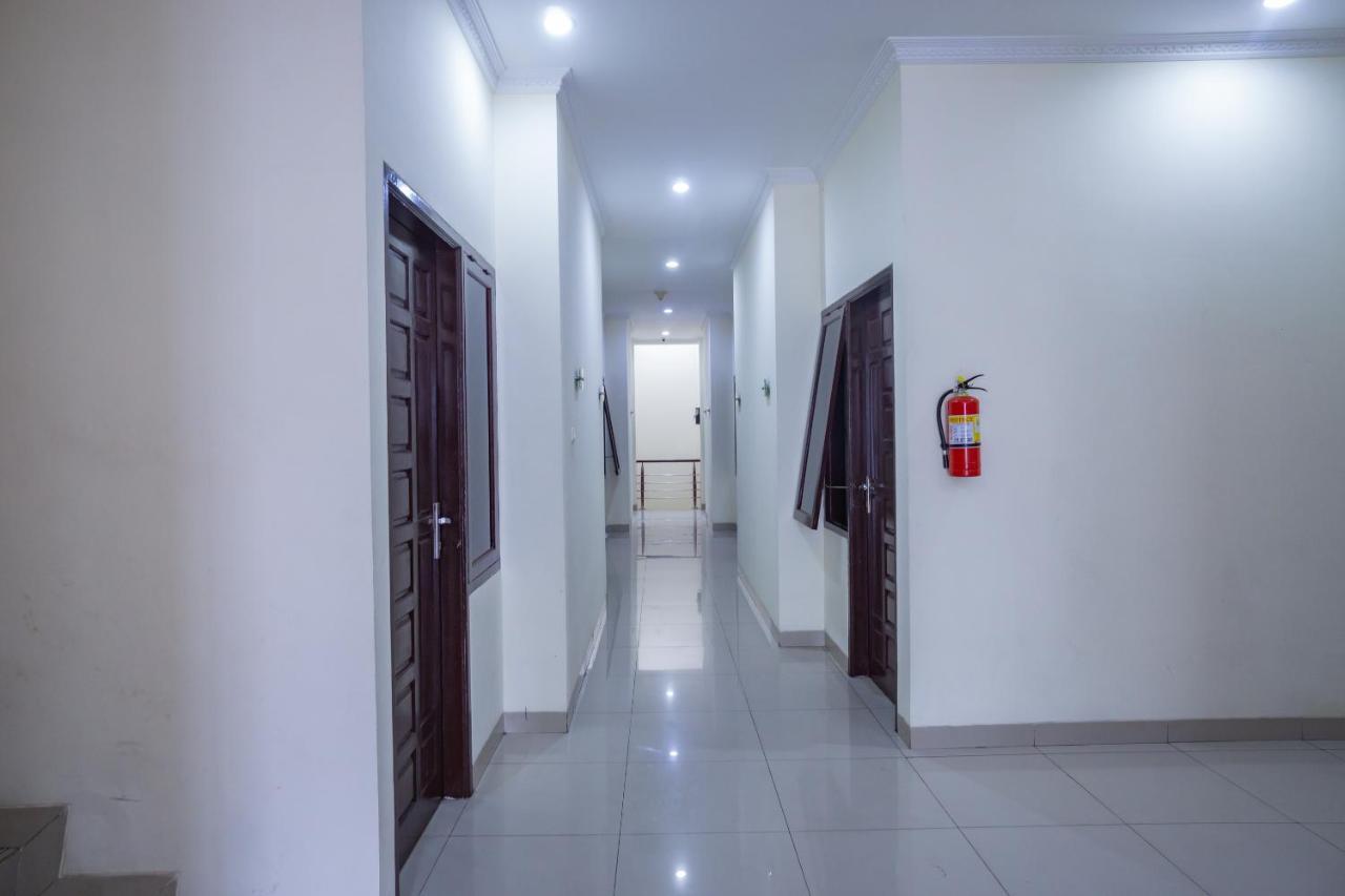 Отель Oyo 2357 Syariah Grand Raudhah Джакарта Экстерьер фото