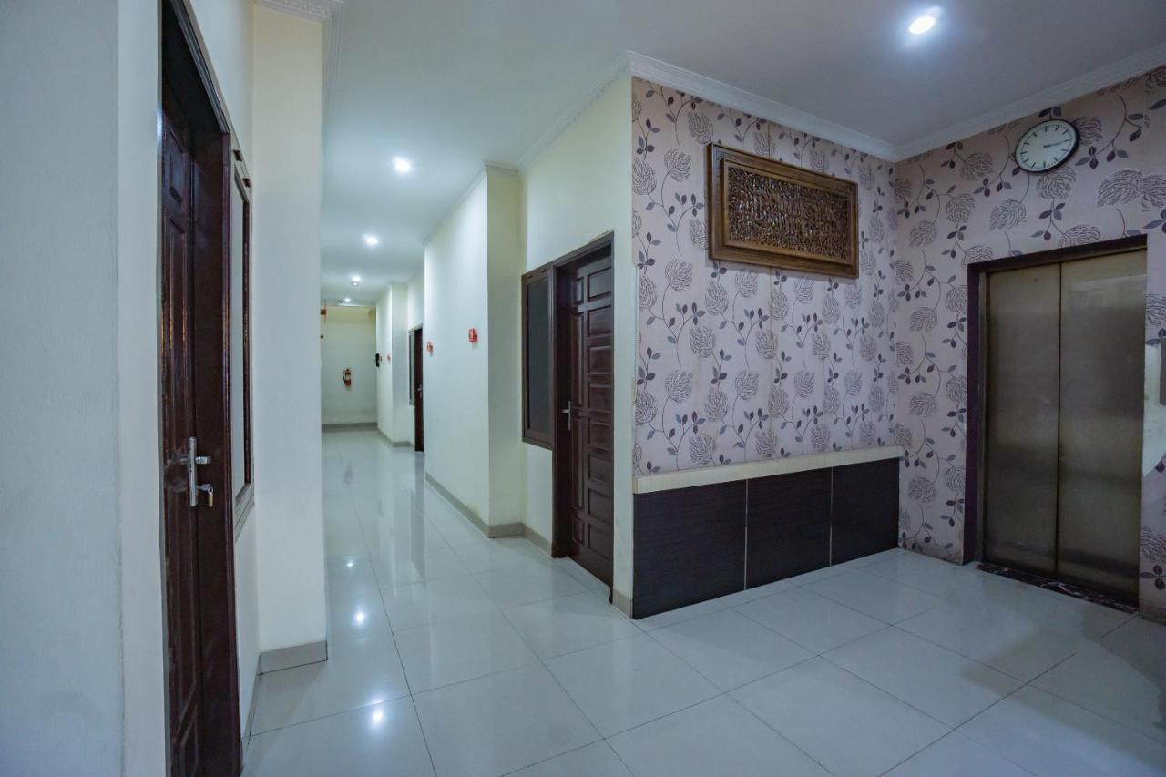 Отель Oyo 2357 Syariah Grand Raudhah Джакарта Экстерьер фото