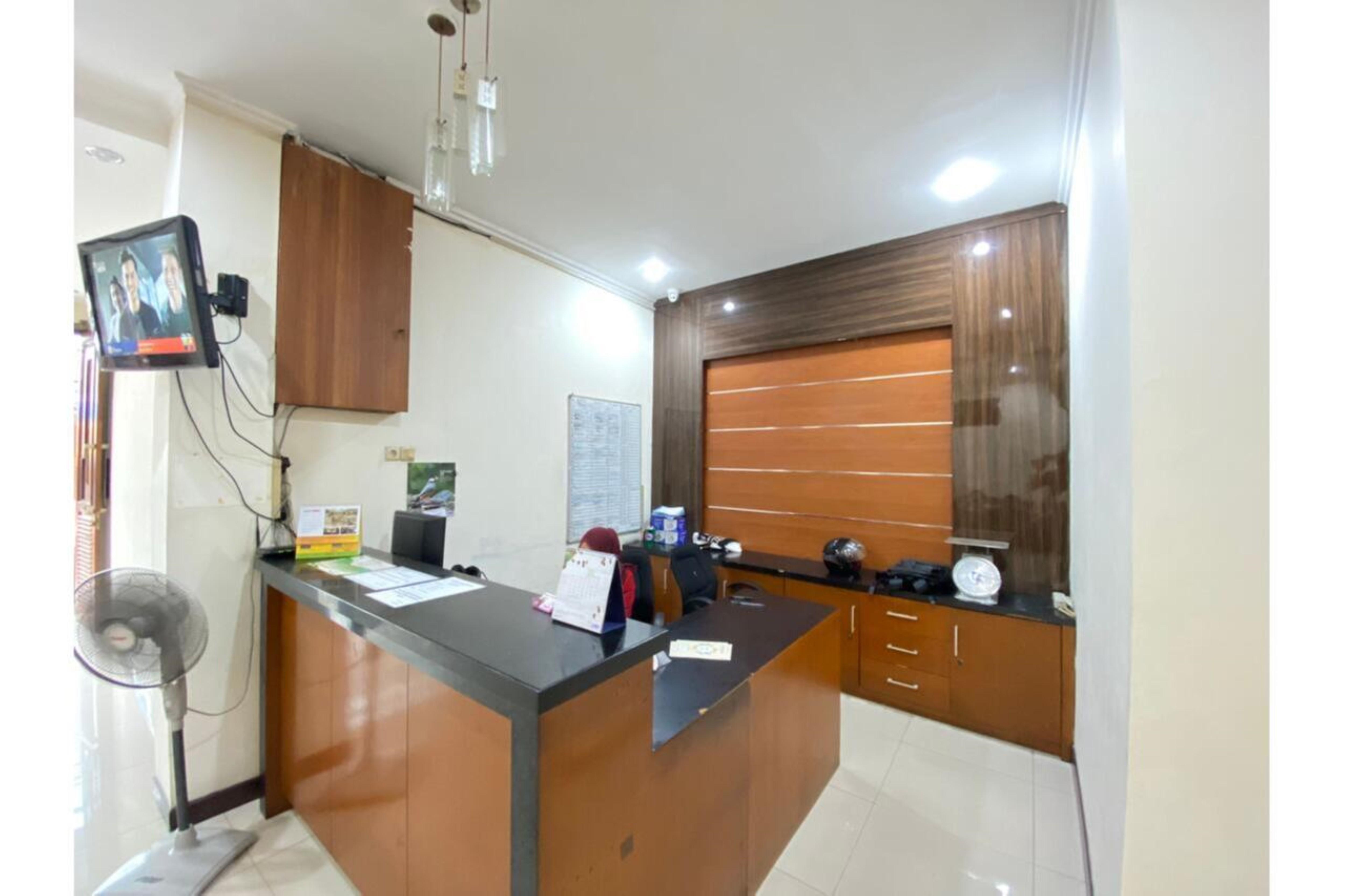 Отель Oyo 2357 Syariah Grand Raudhah Джакарта Экстерьер фото