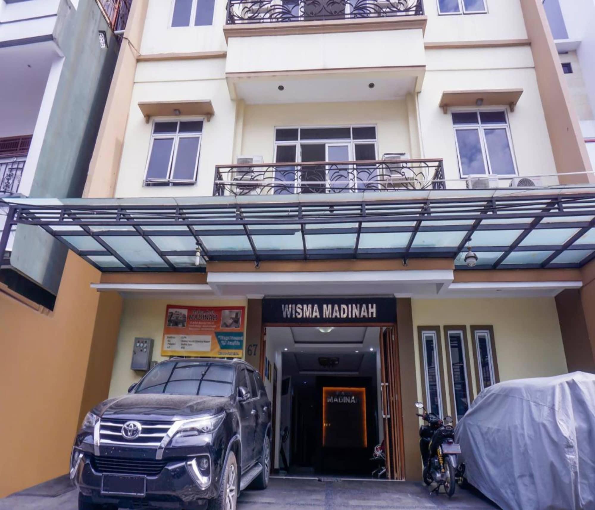 Отель Oyo 2357 Syariah Grand Raudhah Джакарта Экстерьер фото