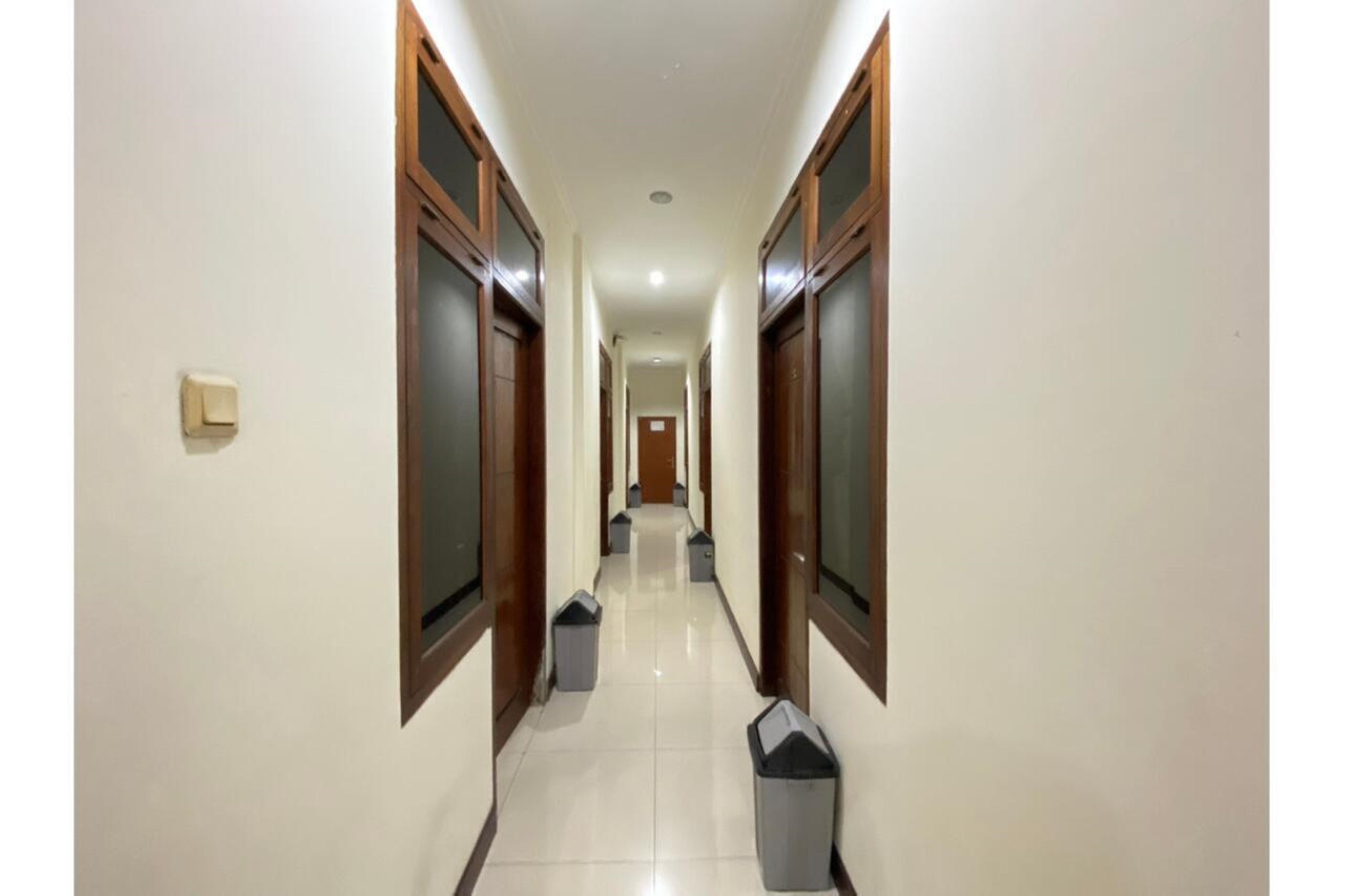 Отель Oyo 2357 Syariah Grand Raudhah Джакарта Экстерьер фото
